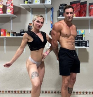 Mikel y Rakel en Mikel Trainer Shop